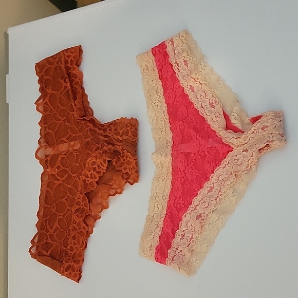 NWOT Lot of 4 PINK/Victorias Secret lacey panties sz Small - Picture 3 of 4